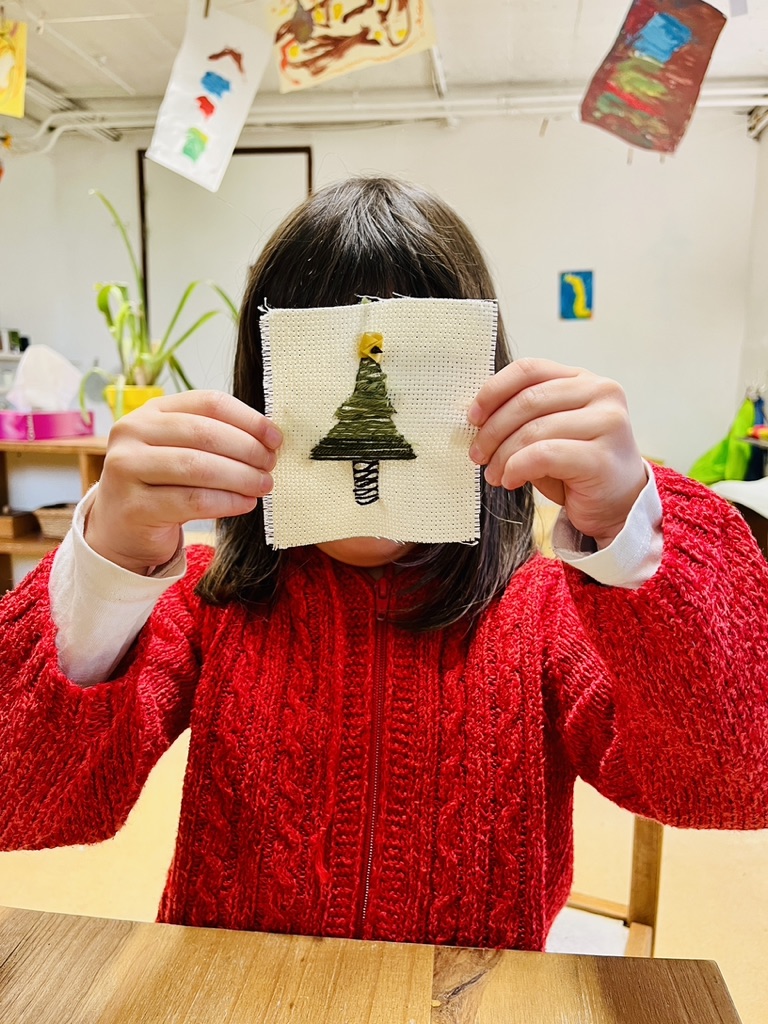 Une activité de l’après-midi à l’école Montessori