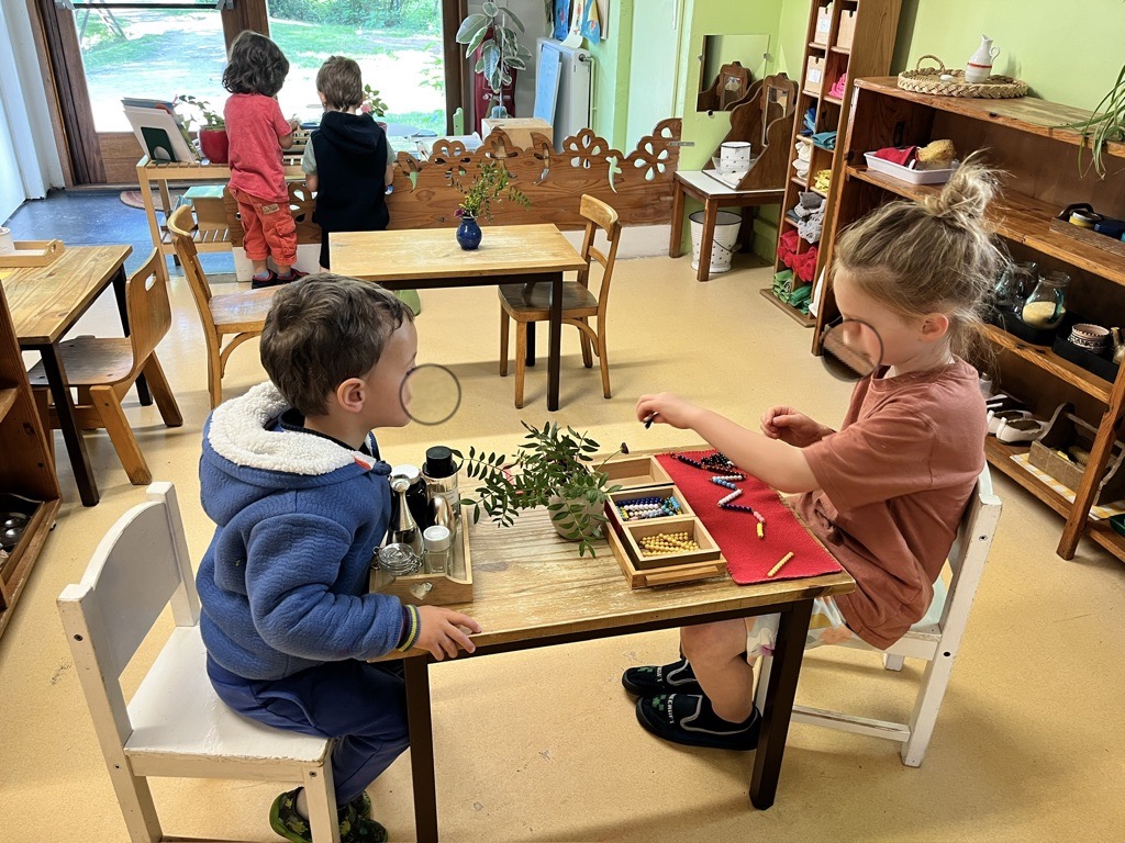 Enfants dans la Maison des Enfants 3-6 ans