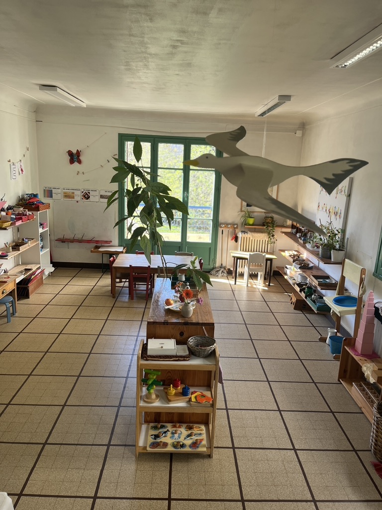 Ambiance Montessori dans une classe de l'école