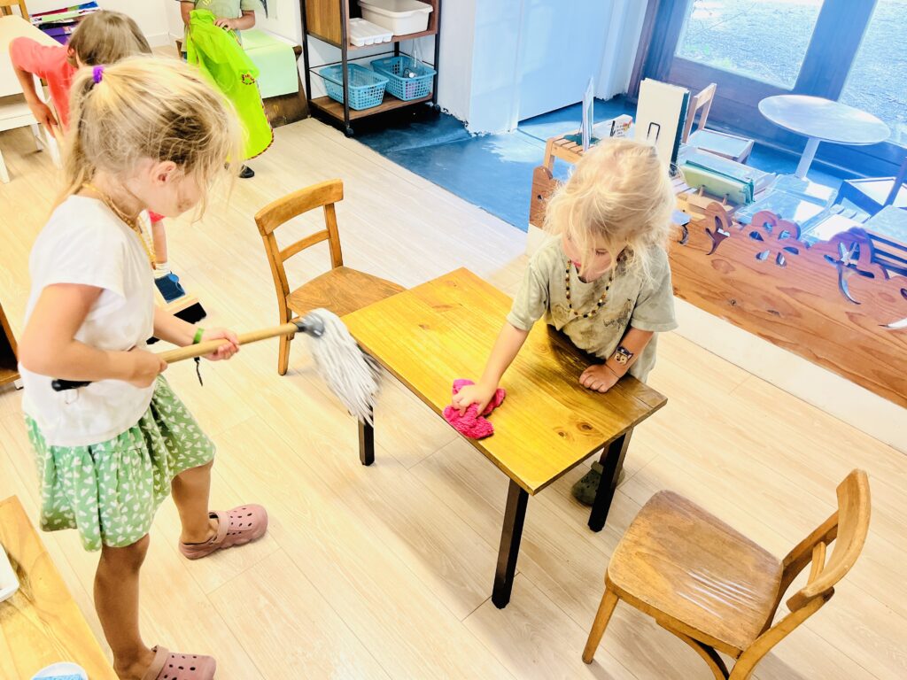 Lire la suite à propos de l’article L’autonomie au cœur de la pédagogie Montessori 🌱